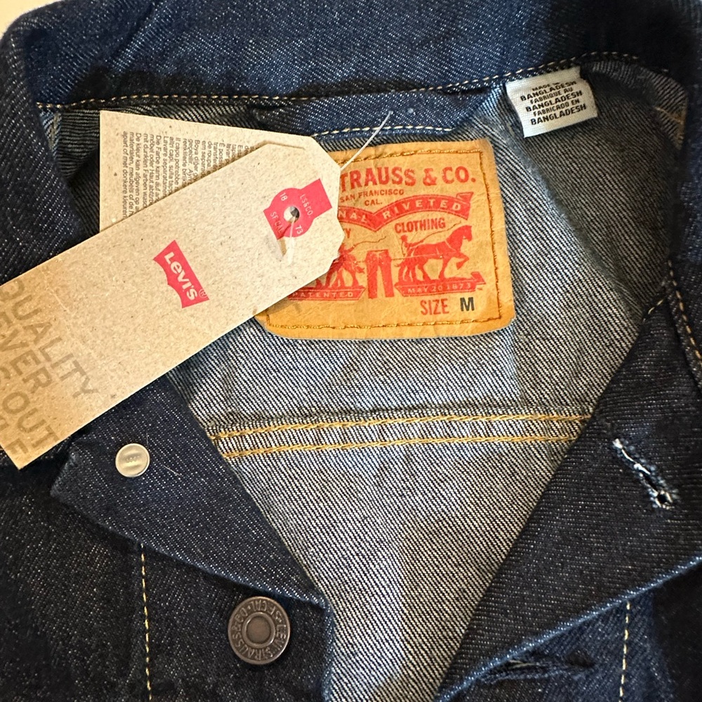 NWT Levi’s Dark Wash Men’s Denim Trucker Jacket Classic Holiday Layering M XL - Picture 6 of 11